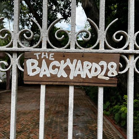 Вилла The Backyard 28 Бангкок Экстерьер фото