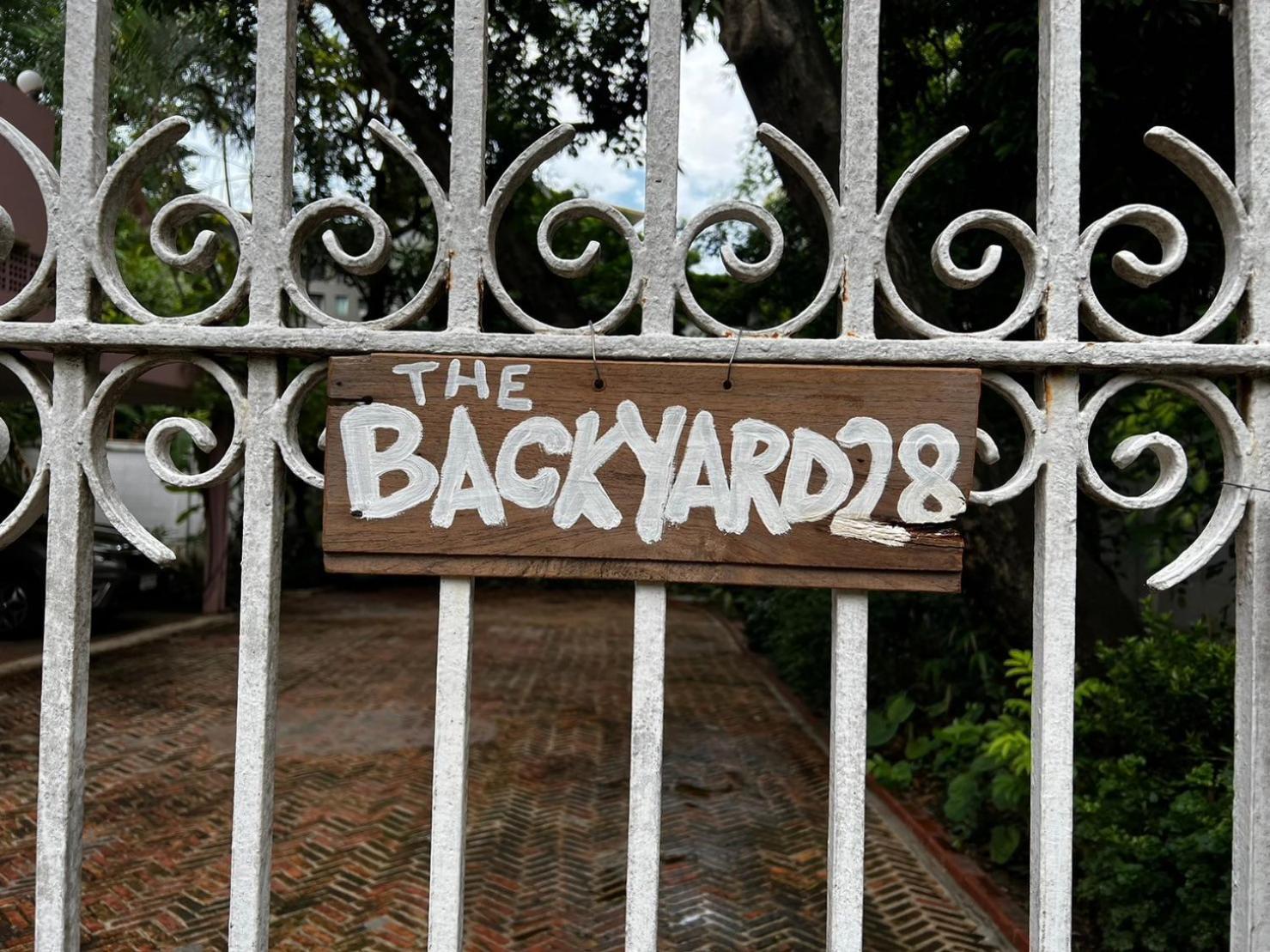 Вилла The Backyard 28 Бангкок Экстерьер фото