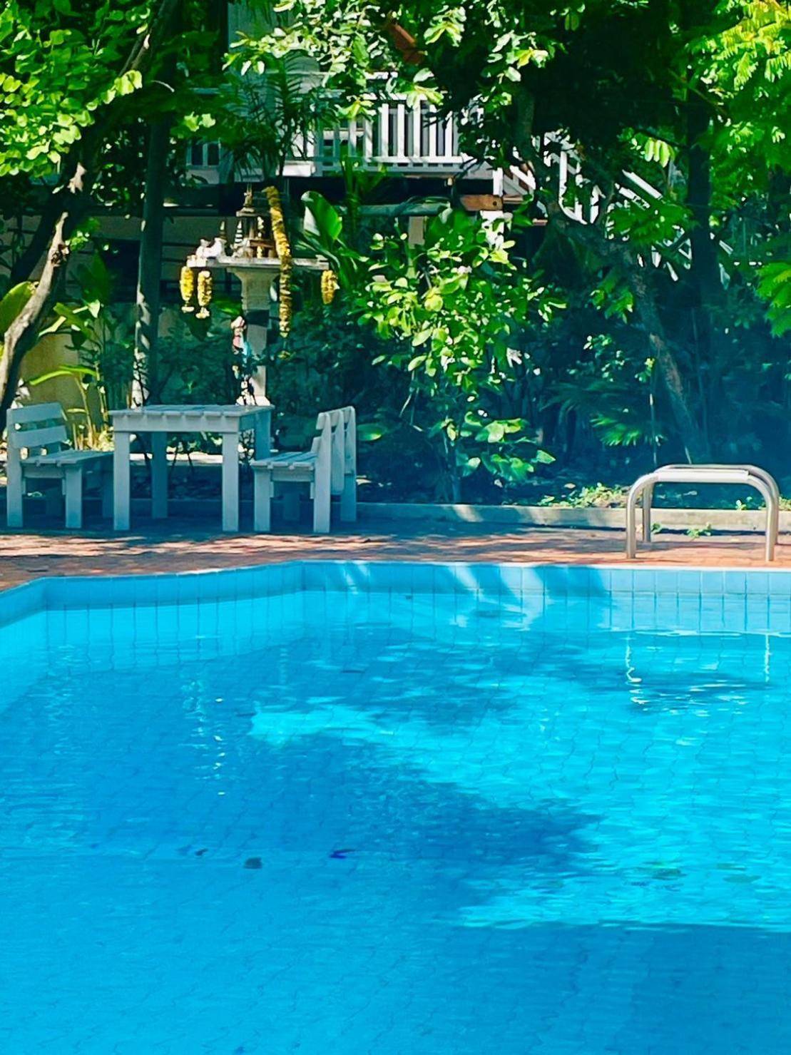 Вилла The Backyard 28 Бангкок Экстерьер фото