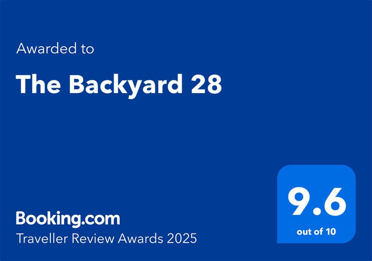 Вилла The Backyard 28 Бангкок Экстерьер фото